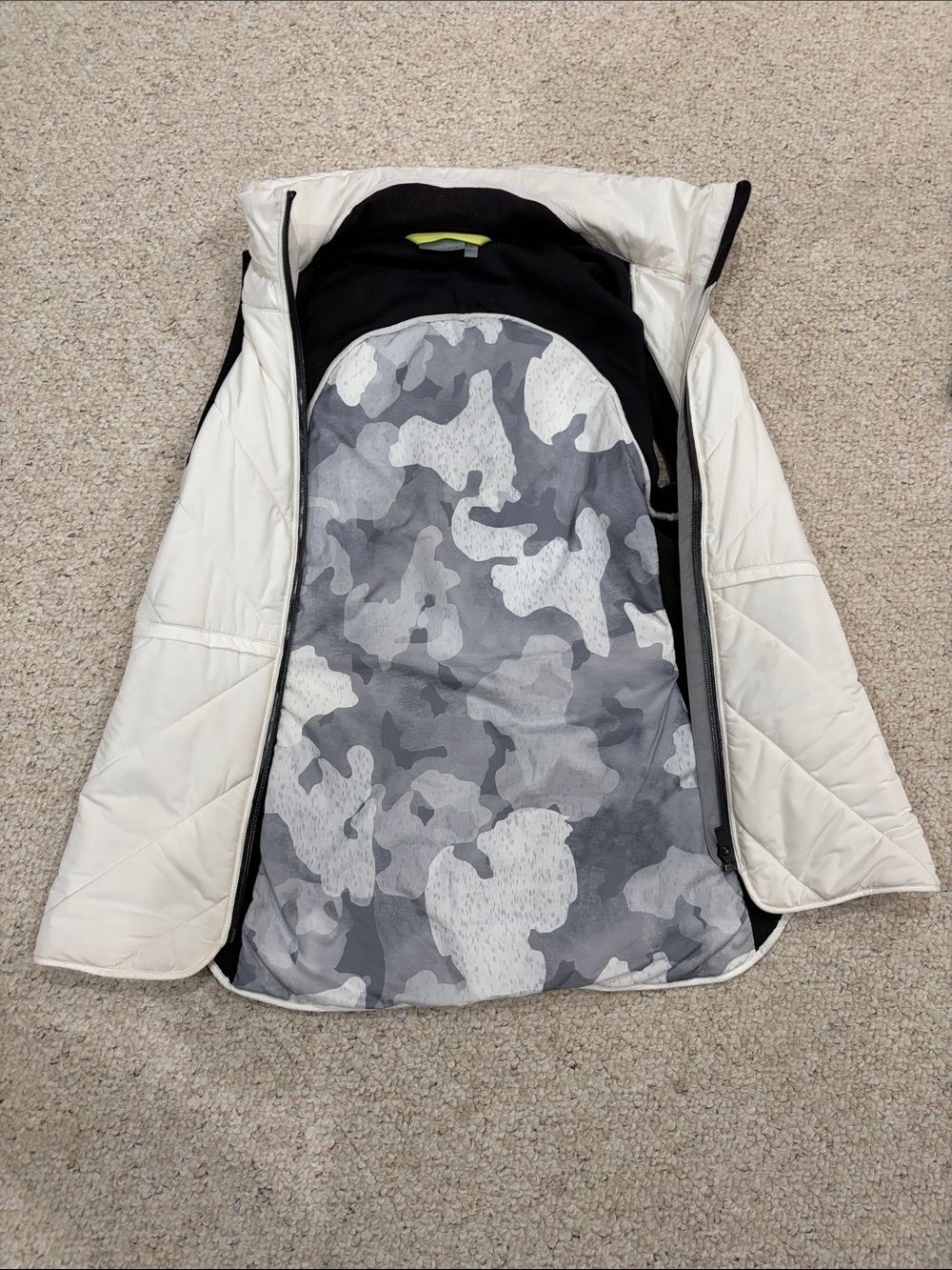 Athleta White Quilted Vest with Black Side Panels and Zip Pockets - Picture 4 of 4